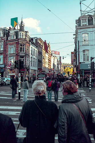 Au milieu des gens (2012)