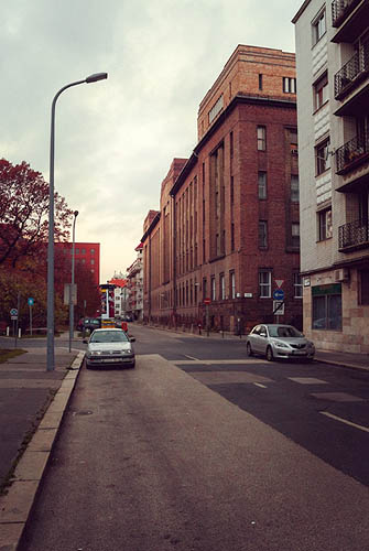 Rue presque vide (2012)