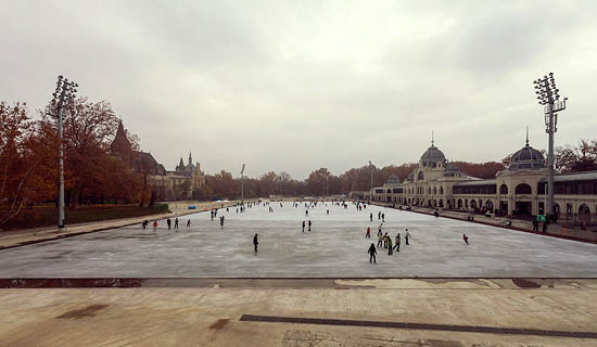 La patinoire à Pest (2012)