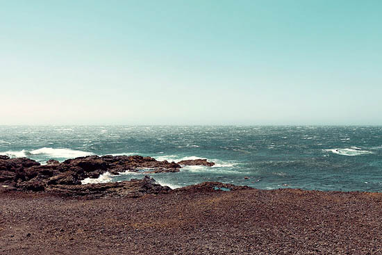 Le ciel, l'océan et la roche volcanique (2014)