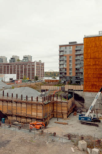 Chantier à Montréal (et au loin, la biosphère) (2014)