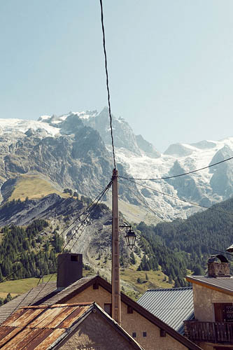 Poteau électrique à la montagne (2015)