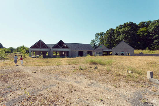 Balade dans le lotissement fantôme (en amoureux) (2015)