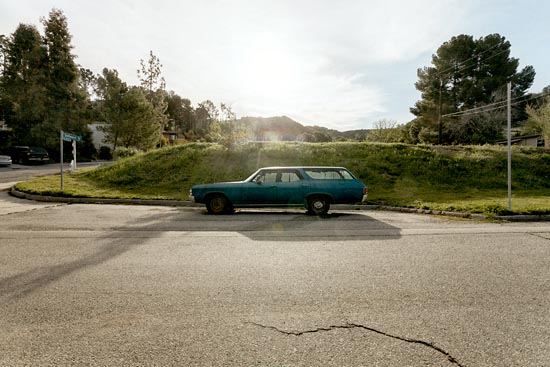 American Vintage Blue Car (2016)