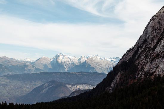 Derrière notre montagne (2017)