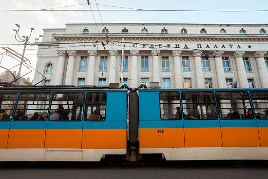 Tranche de tramway bleu, orange et blanc cassé / Bulgarie (2017)