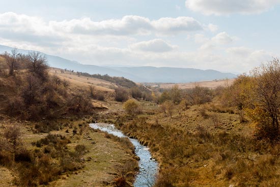 Ruisseau dans la campagne bulgare / Bulgarie (2017)
