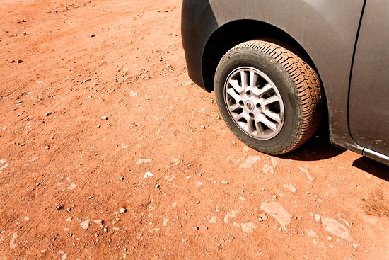 Red parking et roue rouge / France (2017)