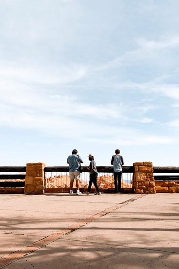 3 asiatiques de dos (2017)