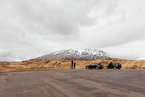 People and Cars in Black / Écosse (2018)