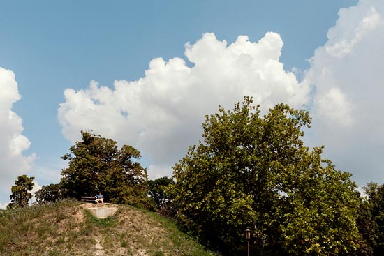 Smartphone Moment, sous les arbres et les nuages / Serbie (2018)