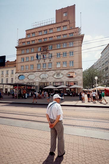Les mains dans le dos I / Croatie (2018)