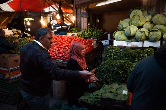 Les clients, hidjab rouge et pas de keffieh rouge / Jordanie (2019)