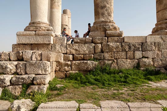 Assis sur les pierres d'Hercule / Jordanie (2019)