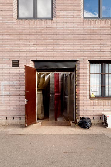 Porte de service et son rideau à lanières / Prague (2019)