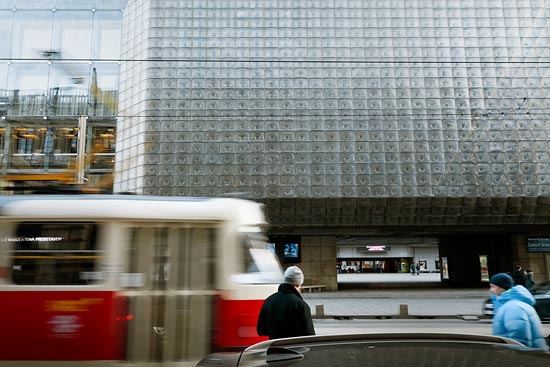 En attendant le tram II / Prague (2019)