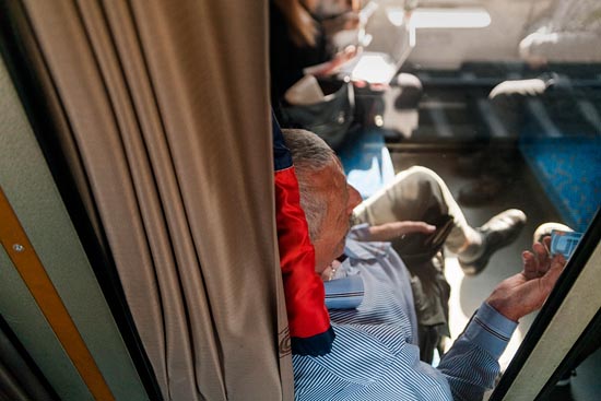 Vers Kutná Hora, l'homme qui se fait contrôler / Prague (2019)