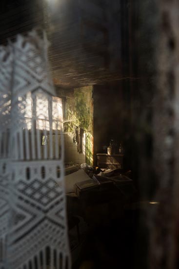 Ce que l'on voit dans la maison abandonnée / France (2020)