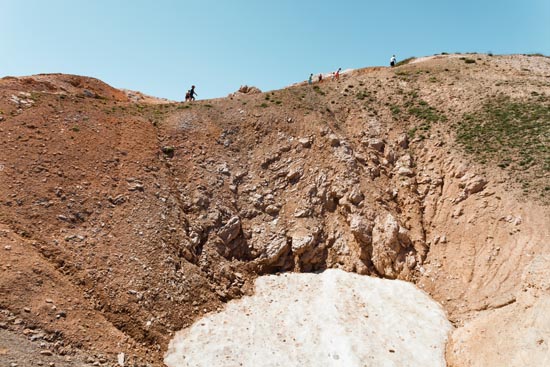 Par dessus le mini-glacier / France (2020)