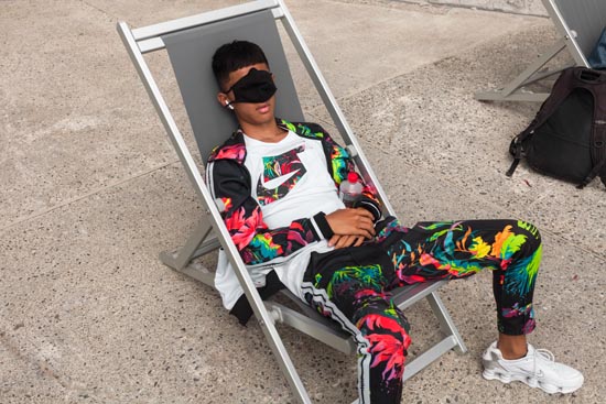 Se protéger autrement en survêt multicolore / France (2020)