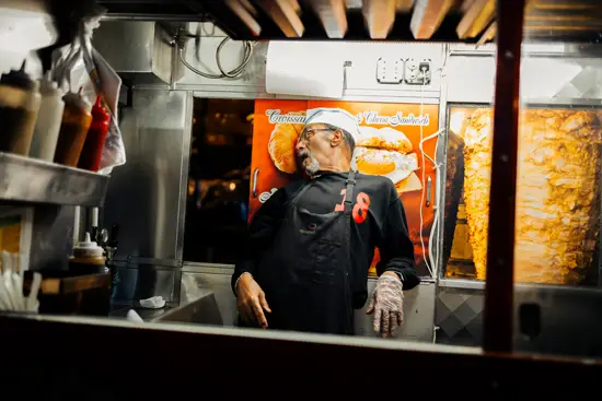 Le vendeur de street food / New York, USA (2022)