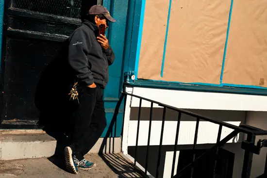 L'homme au trousseau de clés en train d'appeler / New York, USA (2022)