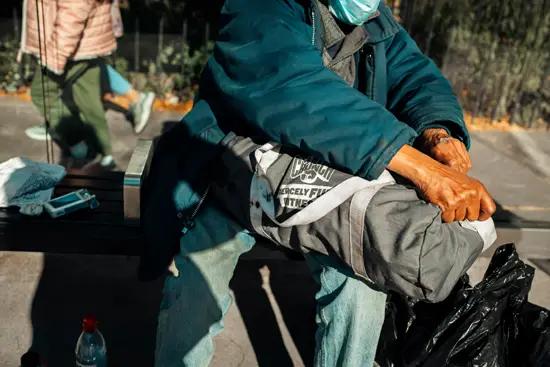 Le SDF dans l'abris bus / New York, USA (2022)