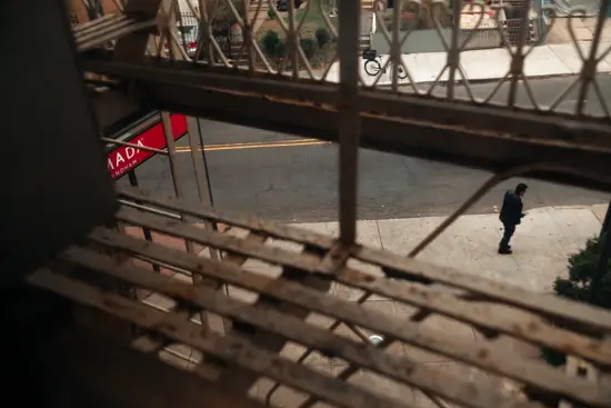 Devant le Ramada Hotel / New York, USA (2022)