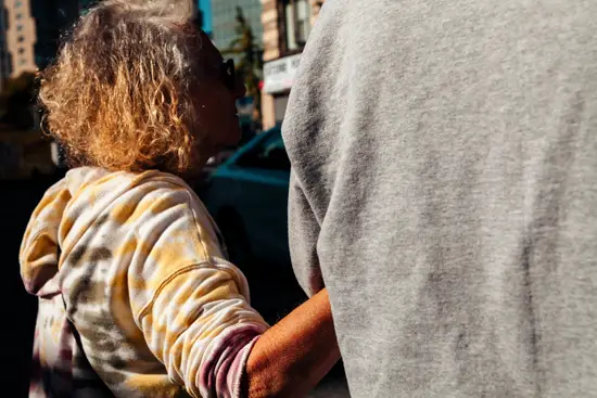 Tenir le bras / New York, USA (2022)