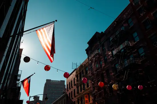 Drapeaux à Chinatown / New York, USA (2022)