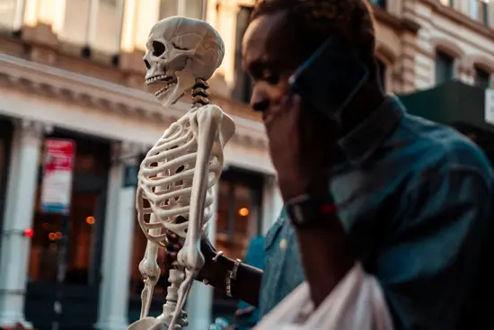 Le mec au squelette / New York, USA (2022)