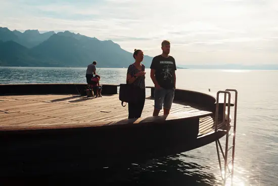 4 personnes au bord du lac Léman / Suisse (2023)