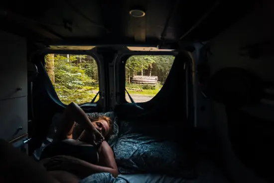 Réveil en van et Rondins de bois / Suisse (2023)