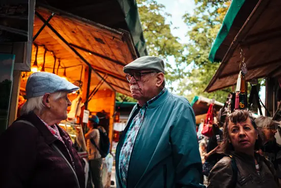 Tête-à-tête et casquettes sur la tête / Allemagne (2023)