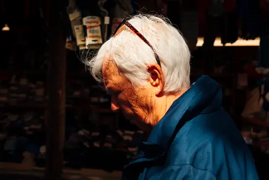 La dame aux cheveux blanc / Allemagne (2023)