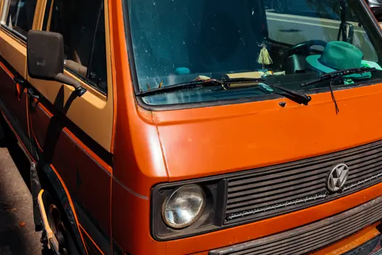 VW T3 orange et beige, extérieur / Allemagne (2023)