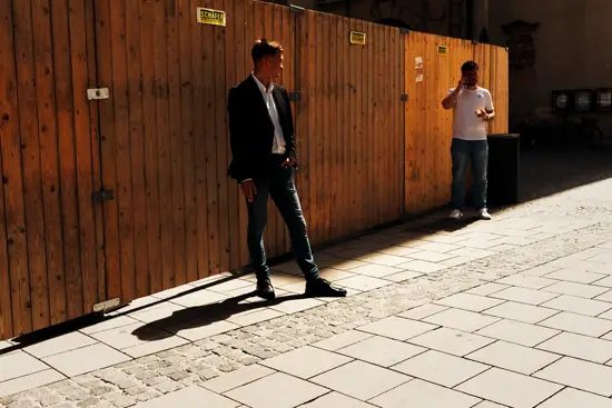 Pause clope devant la palissade en bois / Allemagne (2023)