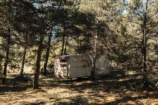 Une caravane sur le terrain / France (2025)