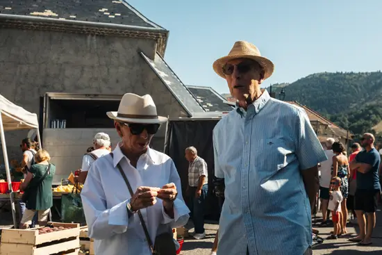 Couple et chapeaux / France (2025)