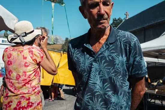 Robe à fleurs et Polo à feuilles / France (2025)