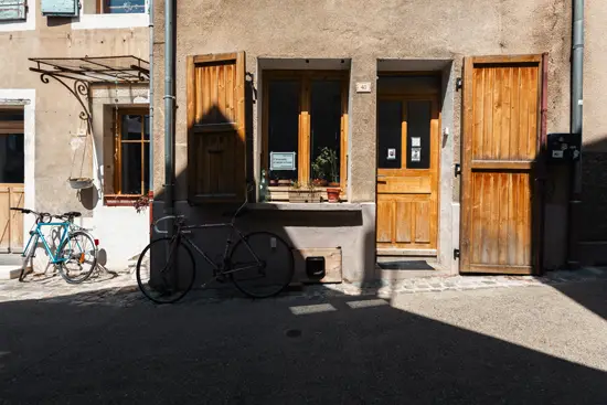 Façades et vélos / France (2025)