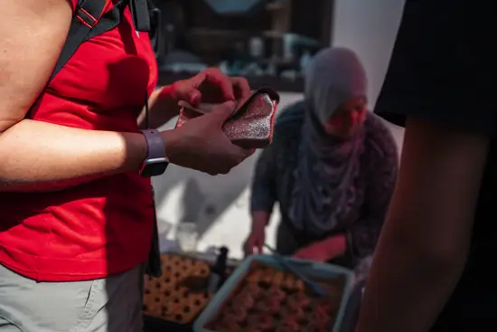 Le stand de patisseries orientales / France (2025)