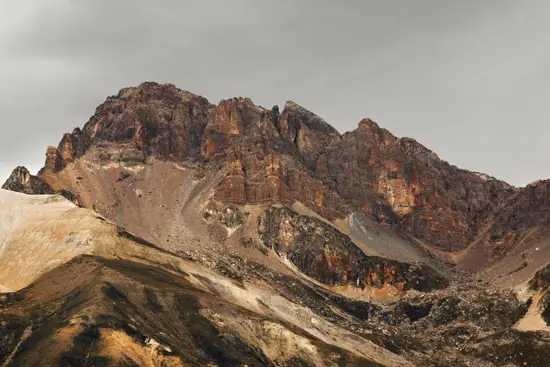Ocher mountain / France (2025)