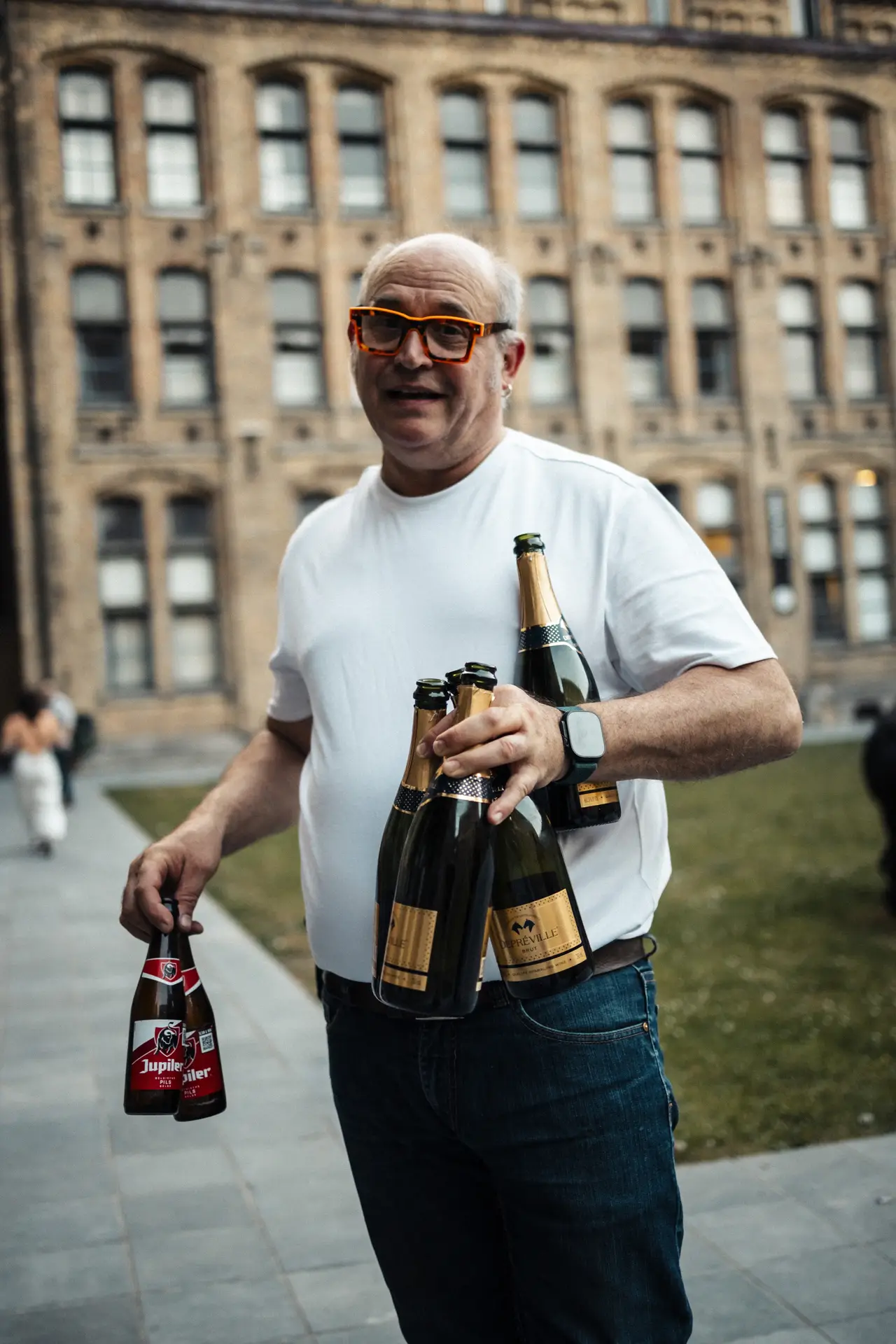 Bruno, les bras chargés