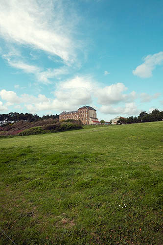 Grande batisse (2013)