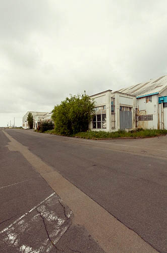 Des bâtiments sur le port (2013)