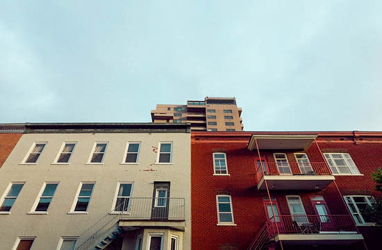 Un immeuble au dessus des immeubles (2014)