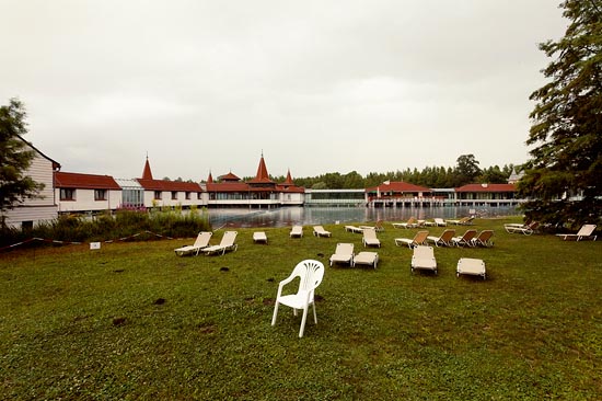Chaise de jardin blanche à Héviz / Hongrie (2016)