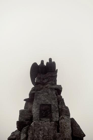 2 aigles et un visage dans le brouillard / Suisse (2016)