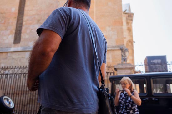 Le grand gars en bleu et la petite dame / Espagne (2019)